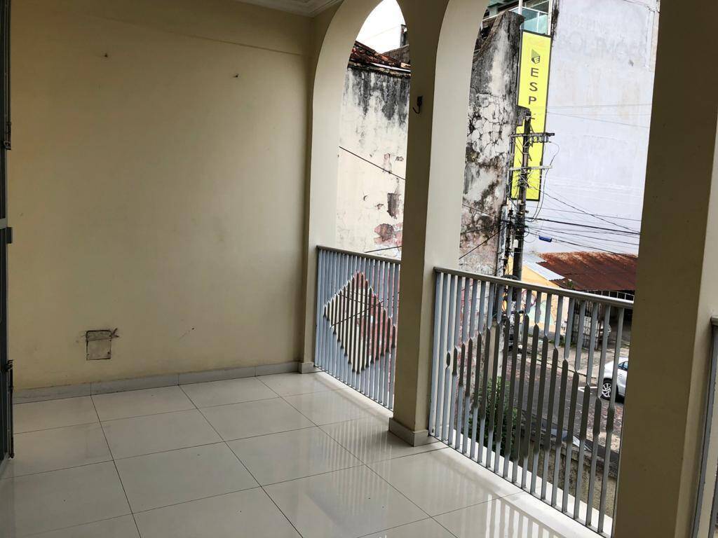 Apartamento à venda com 3 quartos, 220m² - Foto 3