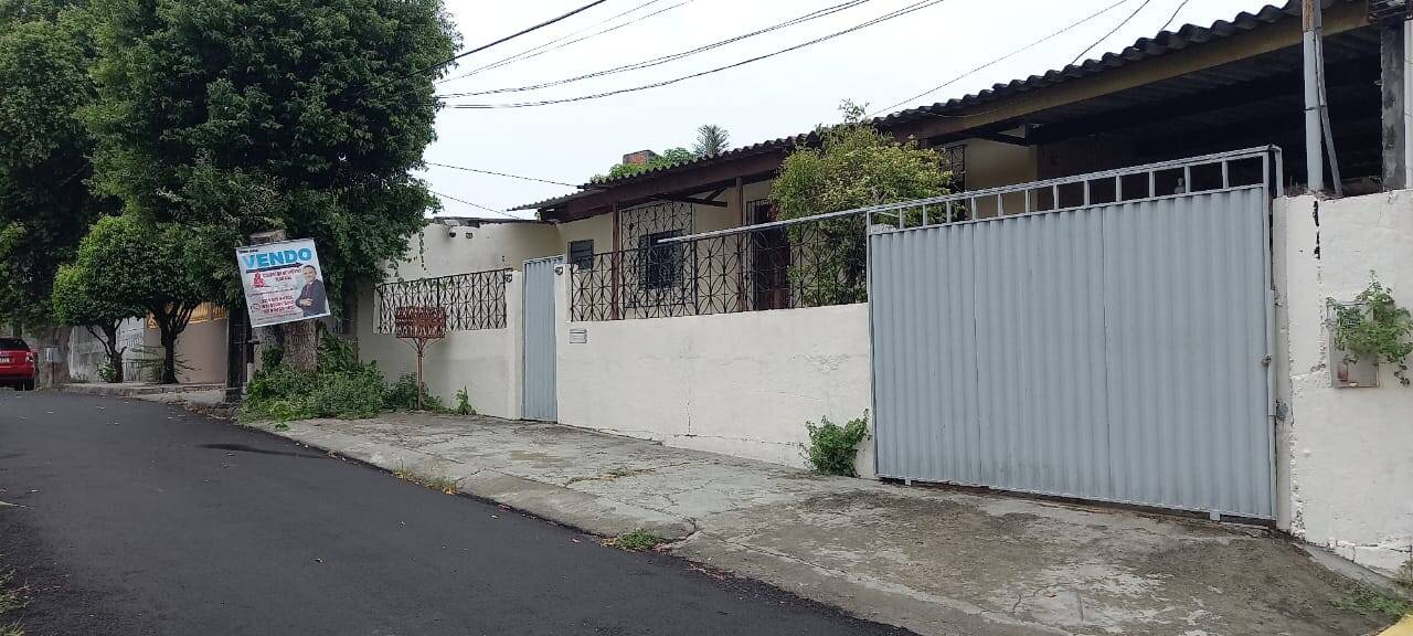 Casa à venda com 4 quartos, 200m² - Foto 4