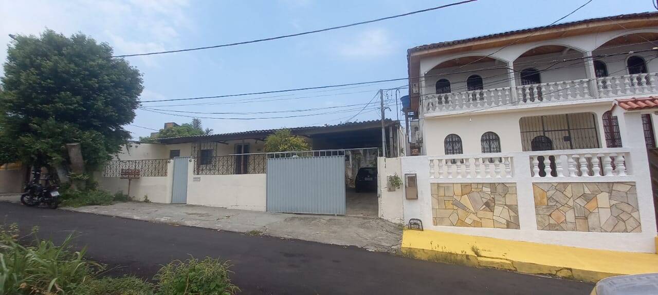 Casa à venda com 4 quartos, 200m² - Foto 3