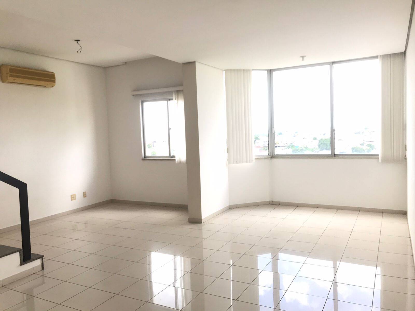 Apartamento à venda com 3 quartos, 284m² - Foto 2